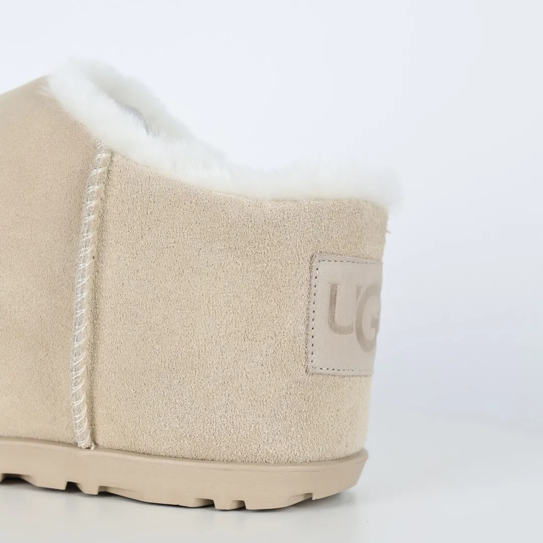 Pick up locally 💰660 Core recommended good price It is a very suitable choice for keeping warm in winter and at home. In the new year, uug has launched a series of styles, which are partial to the preferences of young consumers and have also moved to the forefront of fashion trends. Shoe body material Water-repellent coated suede upper 17mm UGGPURE™ implanted wool insole Lightweight non-slip comfortable rubber outsole With brand LOGO trademark Comes with a full set of packaging Size: 35 36 37 38 39 40